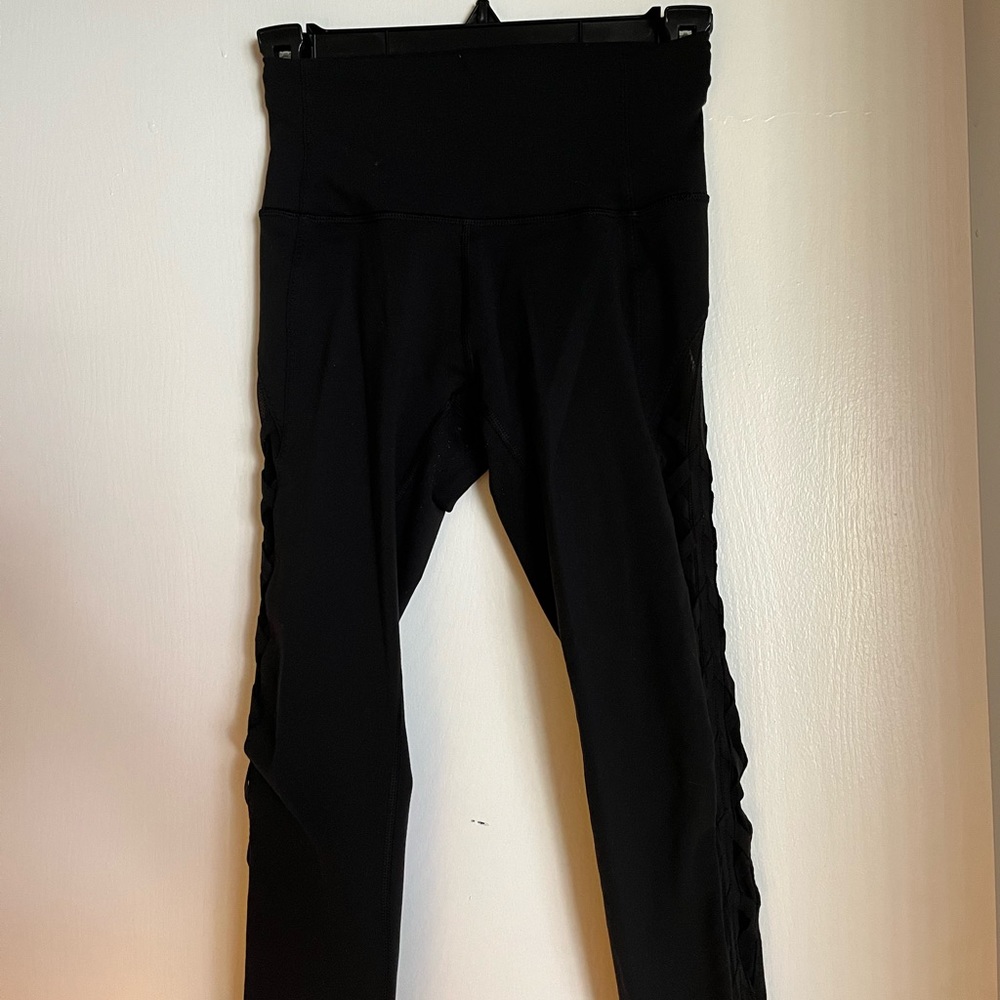 Lululemon Black Leggings with Mesh Design Size 4